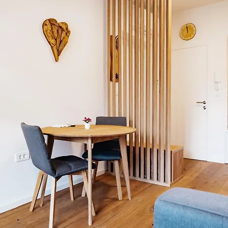 Woody - Comfy In Siska Ljubljana