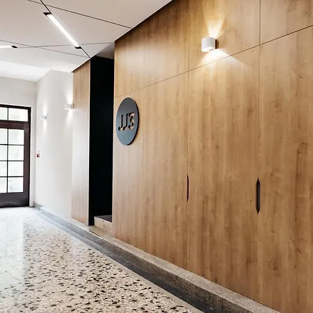 Woody - Comfy In Siska Apartman *